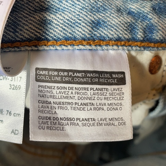 Levi’s Original Cut Off Short - Picture 6 of 11